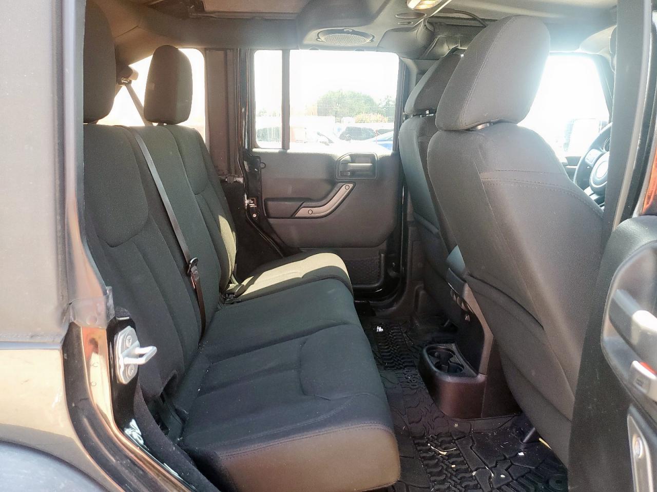 2014 Jeep Wrangler Unlimited Sport VIN: 1C4BJWDGXEL308301 Lot: 81073655