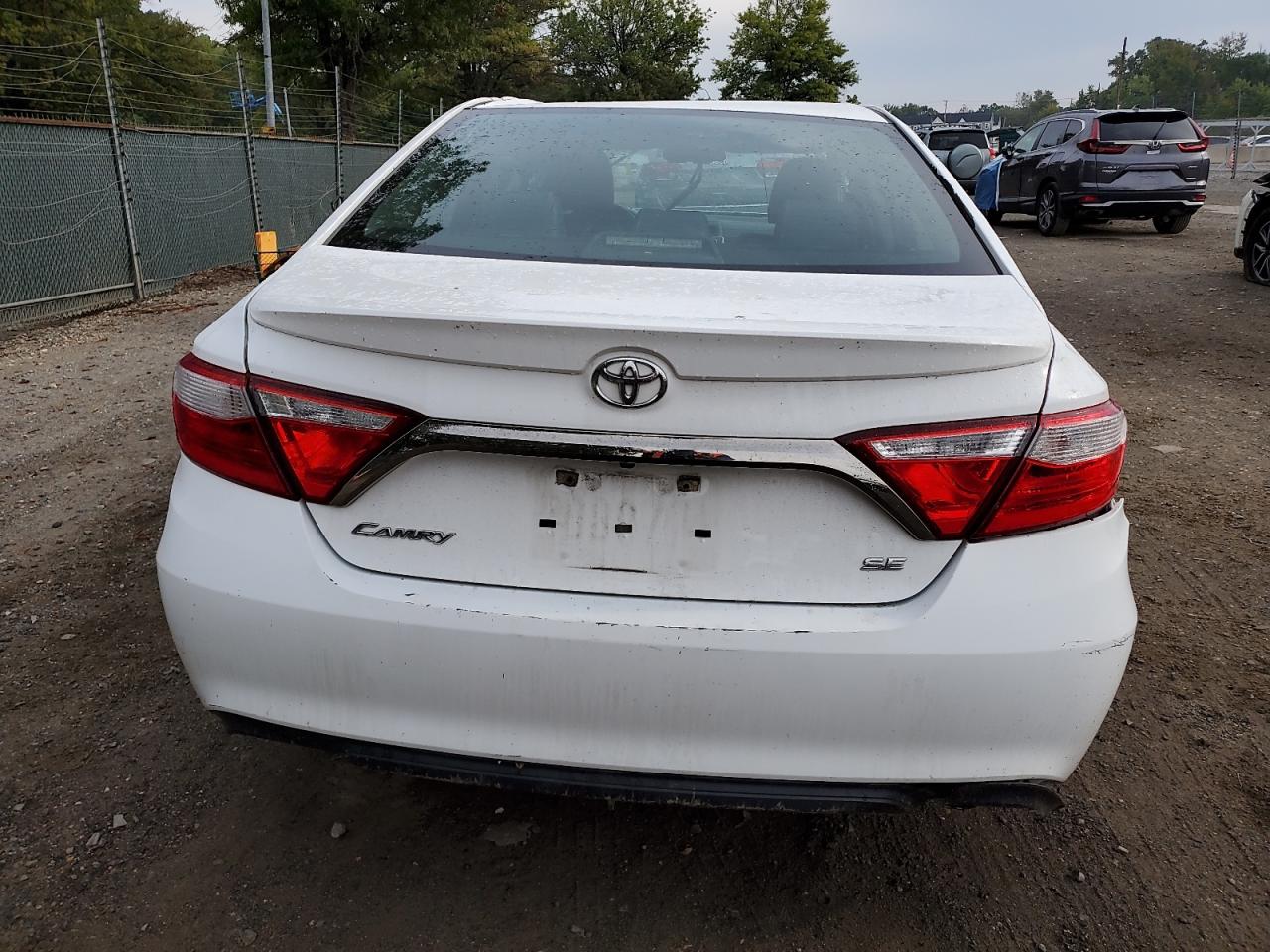 2015 Toyota Camry Le VIN: 4T1BF1FKXFU032117 Lot: 82059475