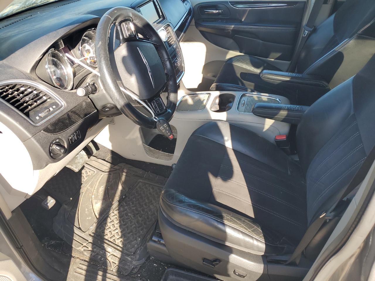 2014 Chrysler Town & Country Touring L VIN: 2C4RC1CG5ER258671 Lot: 84281995