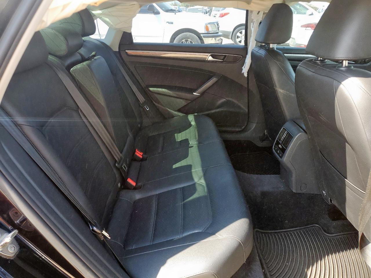 2018 Volkswagen Passat Se VIN: 1VWBA7A33JC012759 Lot: 80943045