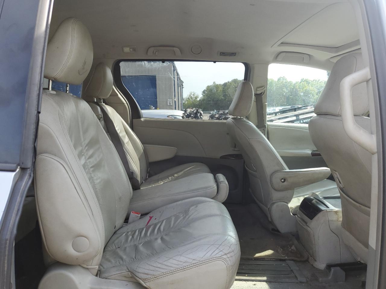 2011 Toyota Sienna Xle VIN: 5TDYK3DC4BS071771 Lot: 84828875