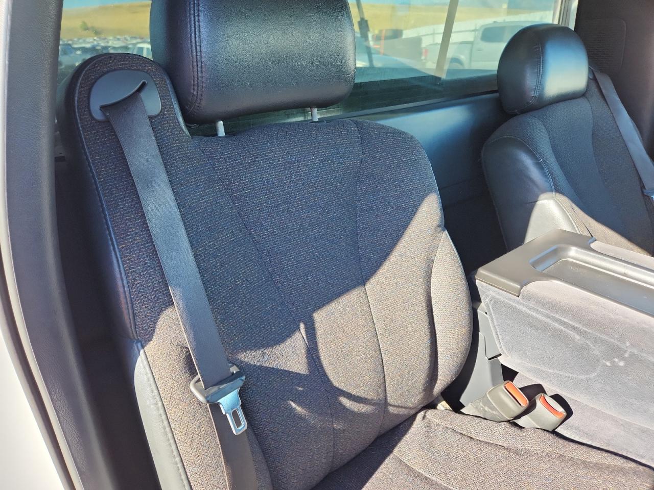 2000 Chevrolet Silverado K1500 VIN: 1GCEK14T0YZ366803 Lot: 81131185