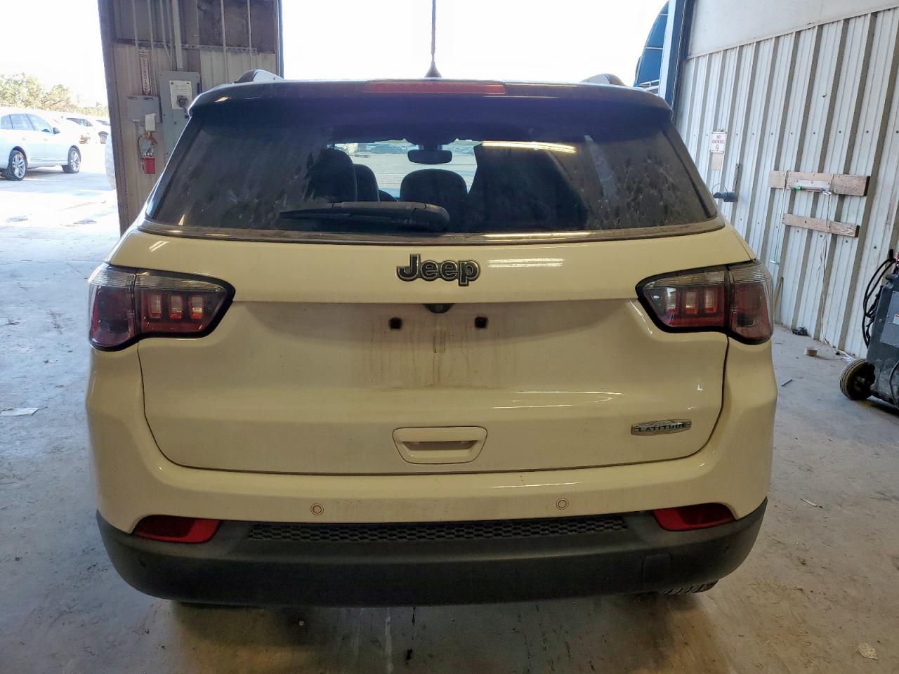 2018 Jeep Compass Latitude VIN: 3C4NJCBBXJT240907 Lot: 80913755