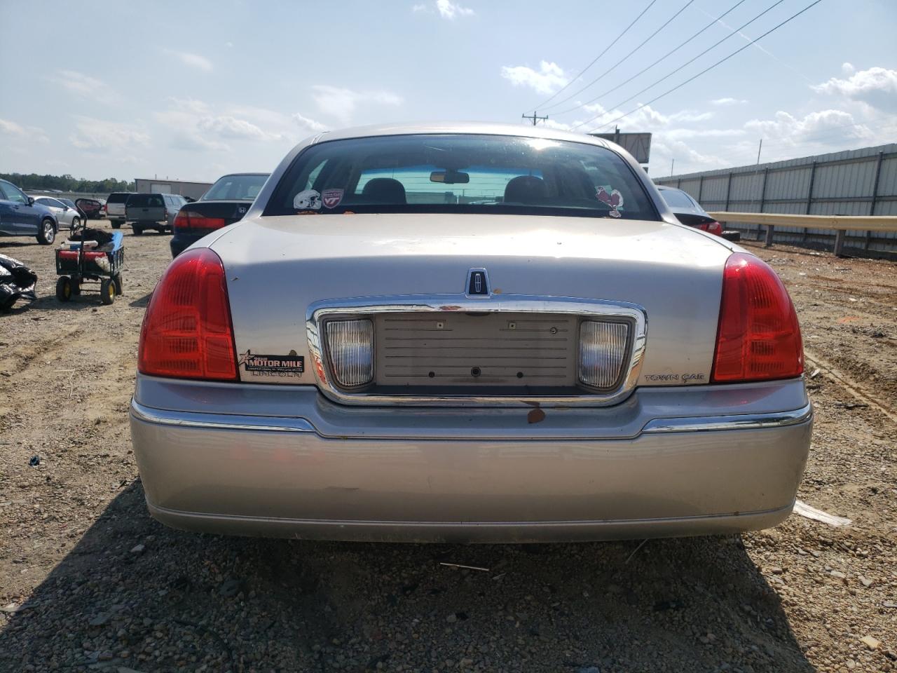 2009 Lincoln Town Car Signature Limited VIN: 2LNHM82V29X636749 Lot: 81804445