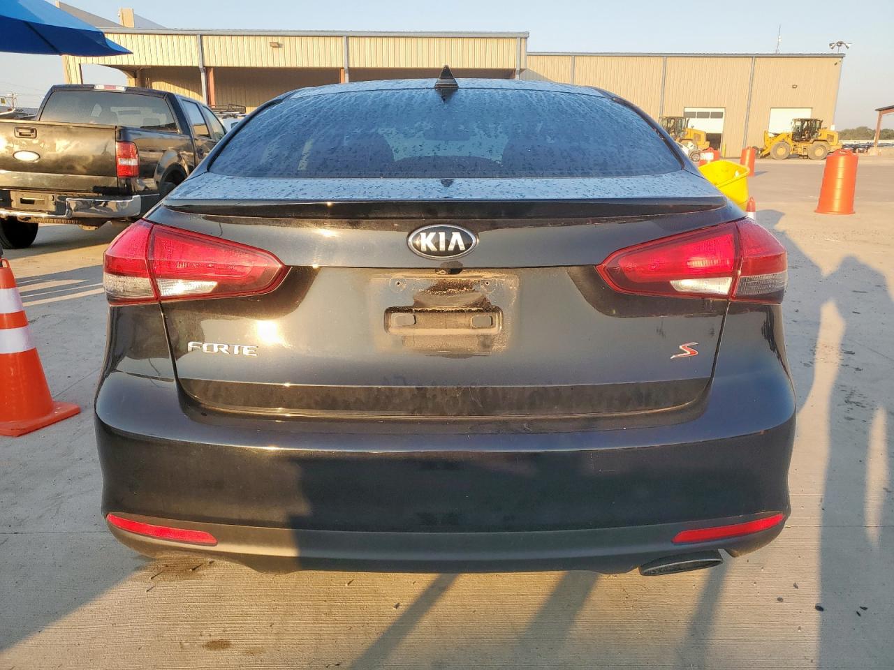 2018 Kia Forte Lx VIN: 3KPFL4A76JE249125 Lot: 72059235