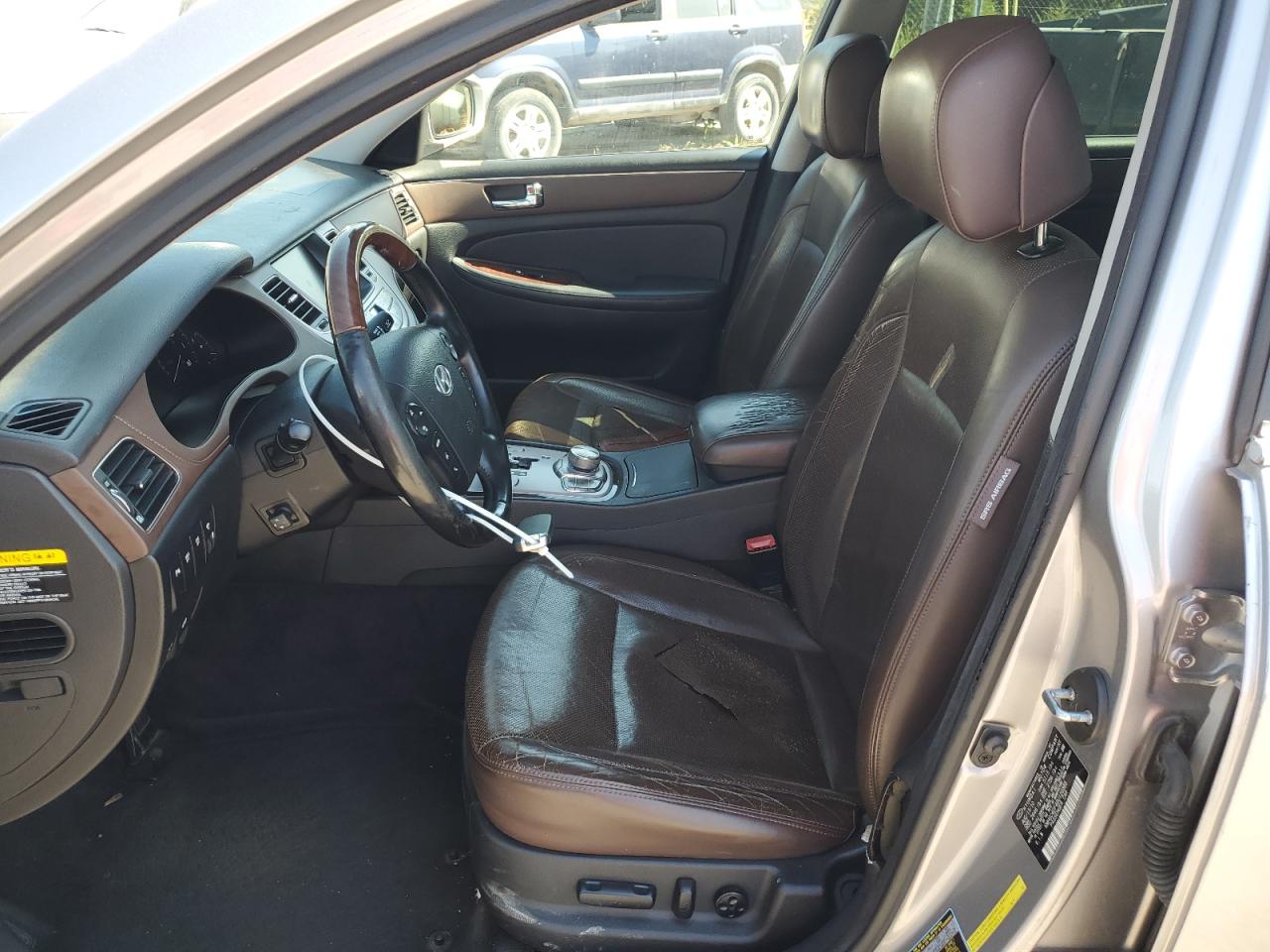 2011 Hyundai Genesis 4.6L VIN: KMHGC4DF4BU120385 Lot: 71610195