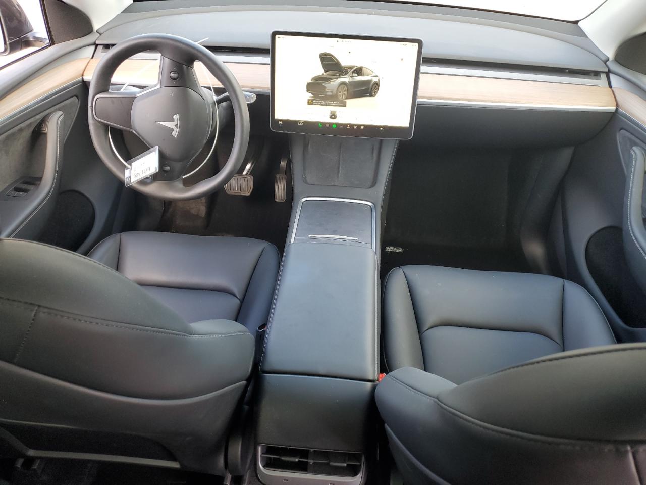 2025 Tesla Model Y VIN: 7SAYGDEE0SA338769 Lot: 81674275