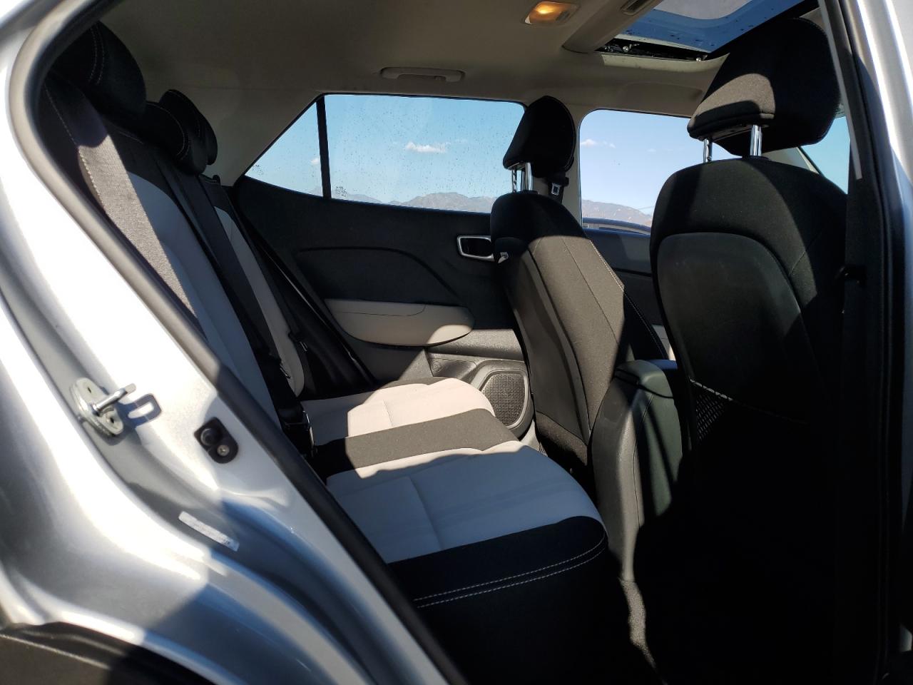 2022 Hyundai Venue Sel VIN: KMHRC8A35NU142670 Lot: 84047965