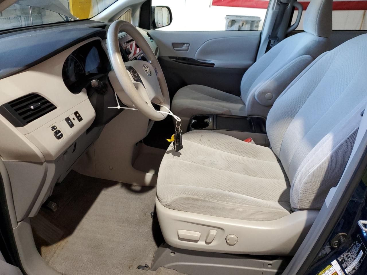 2011 Toyota Sienna Le VIN: 5TDKK3DC1BS087481 Lot: 84254635