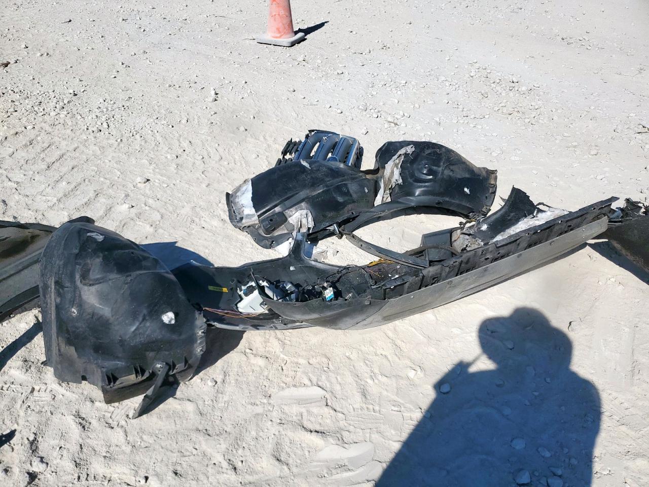 2018 Ford Escape Titanium VIN: 1FMCU9J90JUC33983 Lot: 84781415