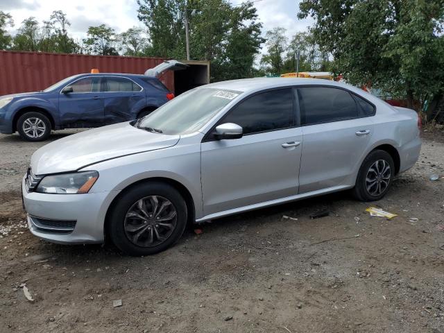 Sedans VOLKSWAGEN PASSAT 2014 Srebrny