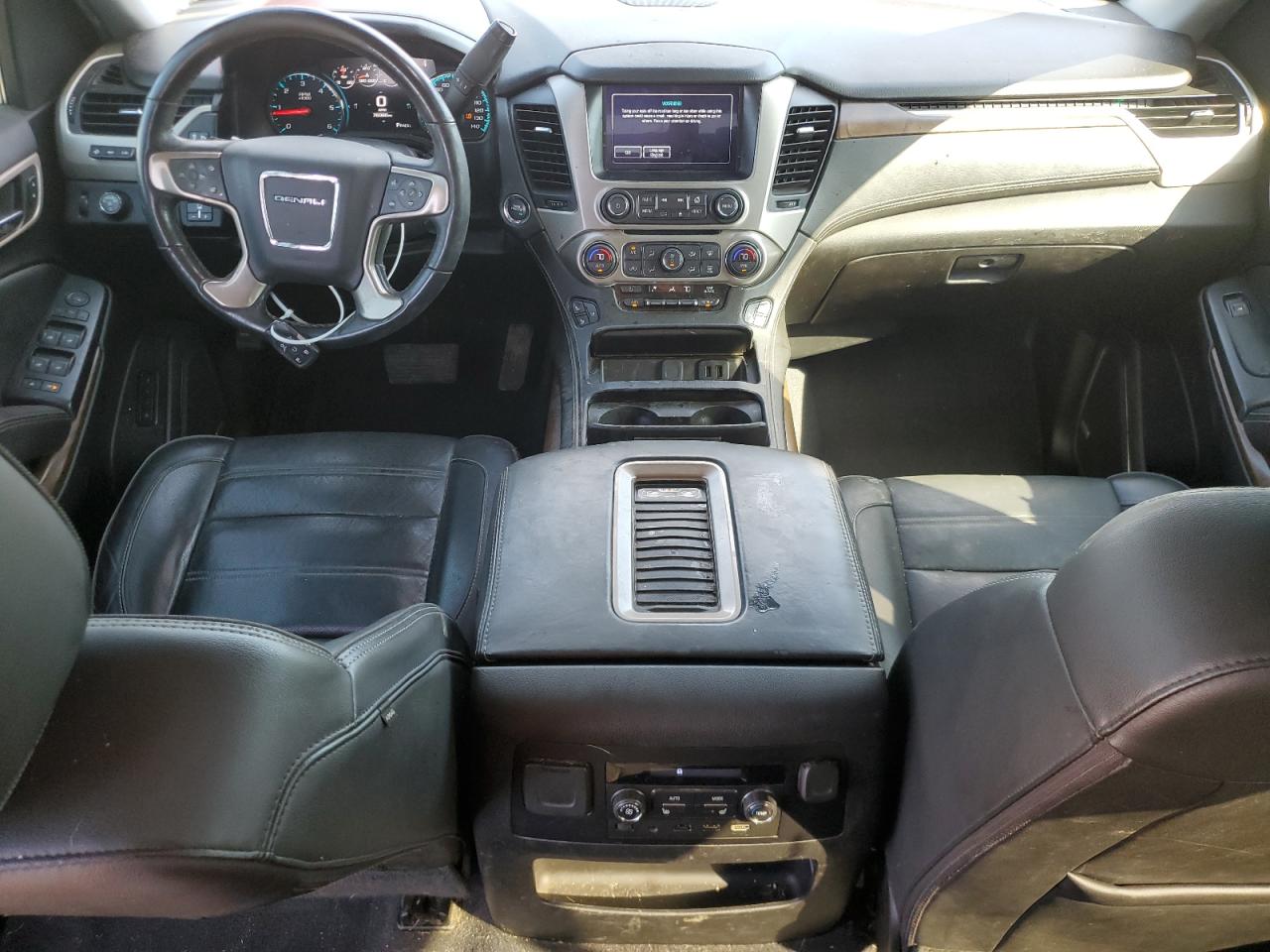 2019 GMC Yukon Xl Denali VIN: 1GKS2HKJ6KR221077 Lot: 81910985