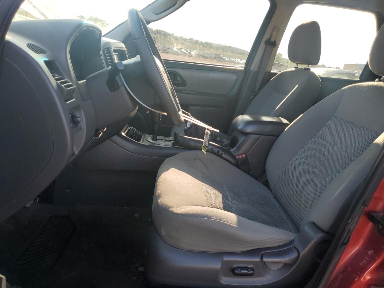 2005 Ford Escape VIN: 1FMYU93145KC70694 Lot: 72061615