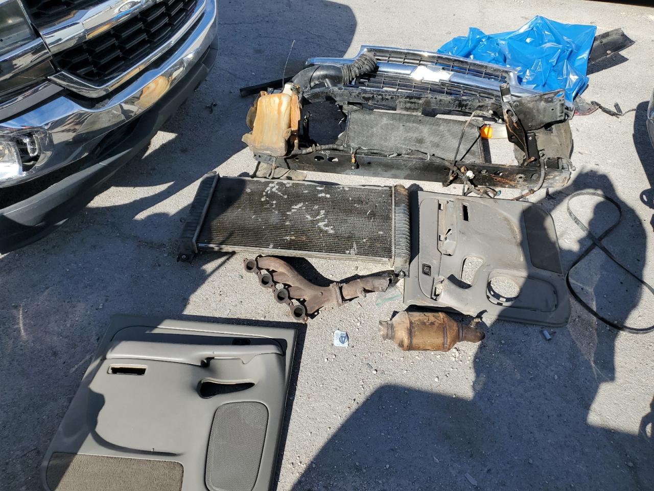 2005 Chevrolet Suburban C1500 VIN: 3GNEC16Z05G279307 Lot: 70567655