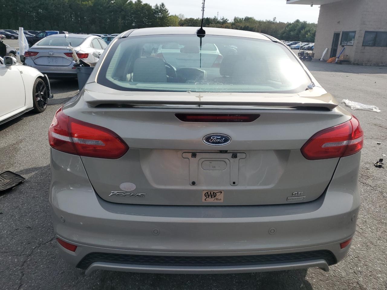2015 Ford Focus Se VIN: 1FADP3FE9FL371804 Lot: 84203325