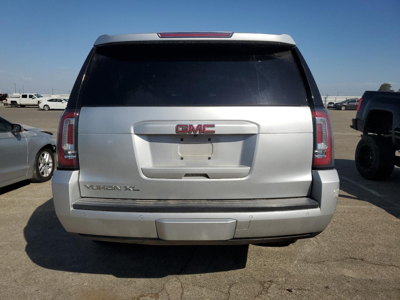 2018 GMC Yukon Xl K1500 Sle VIN: 1GKS2FEC8JR263699 Lot: 80395865