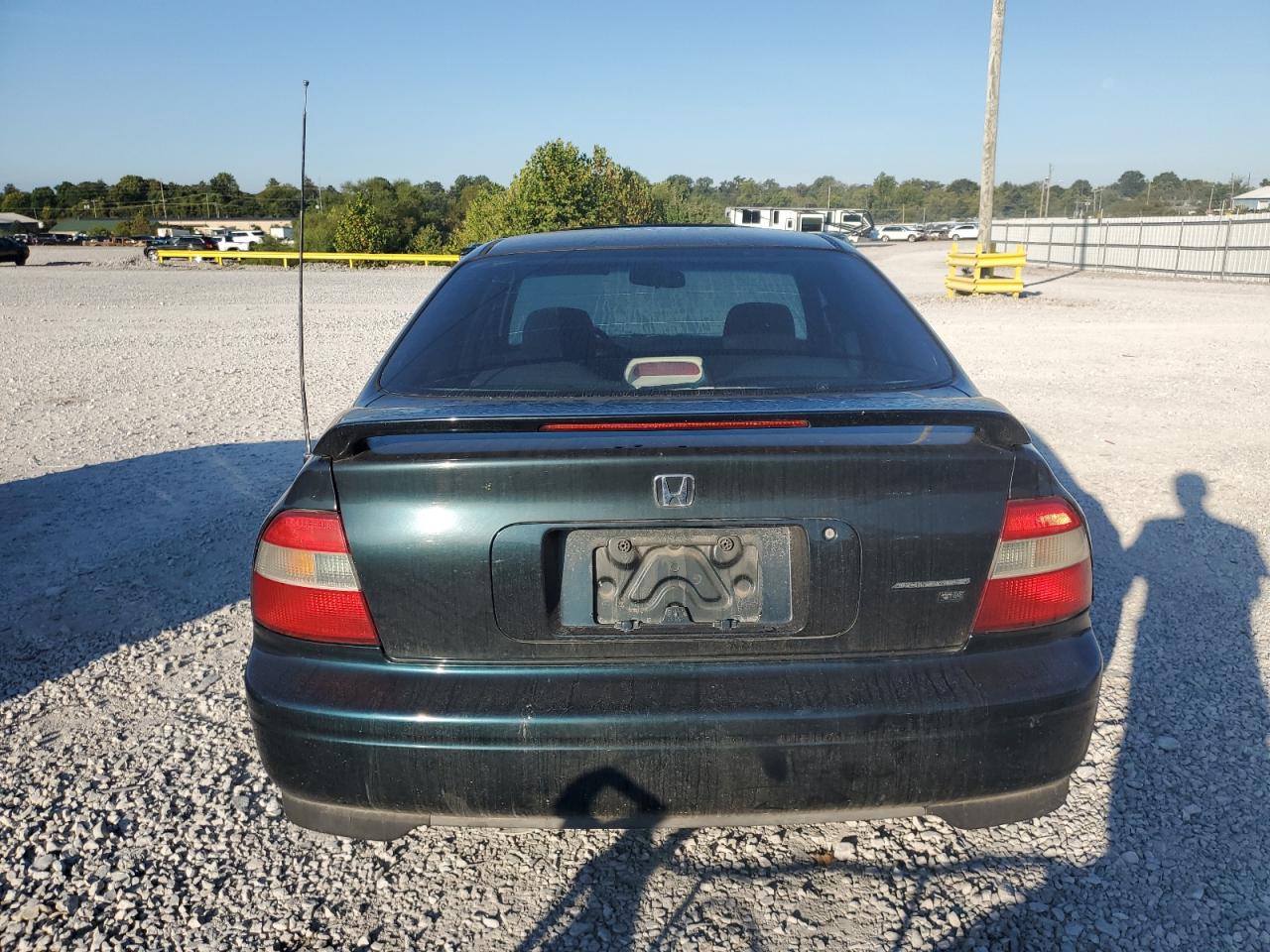 1995 Honda Accord Ex VIN: 1HGCD5653SA104563 Lot: 70703425