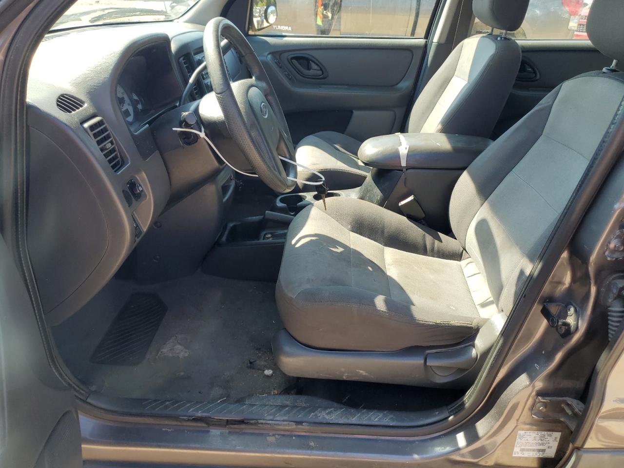 2004 Ford Escape Xls VIN: 1FMYU021X4KB40141 Lot: 80836095