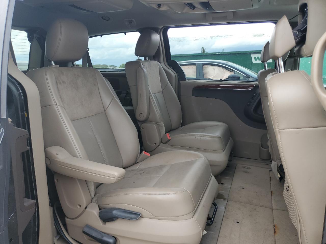 2014 Chrysler Town & Country Limited VIN: 2C4RC1GG1ER277261 Lot: 81034685