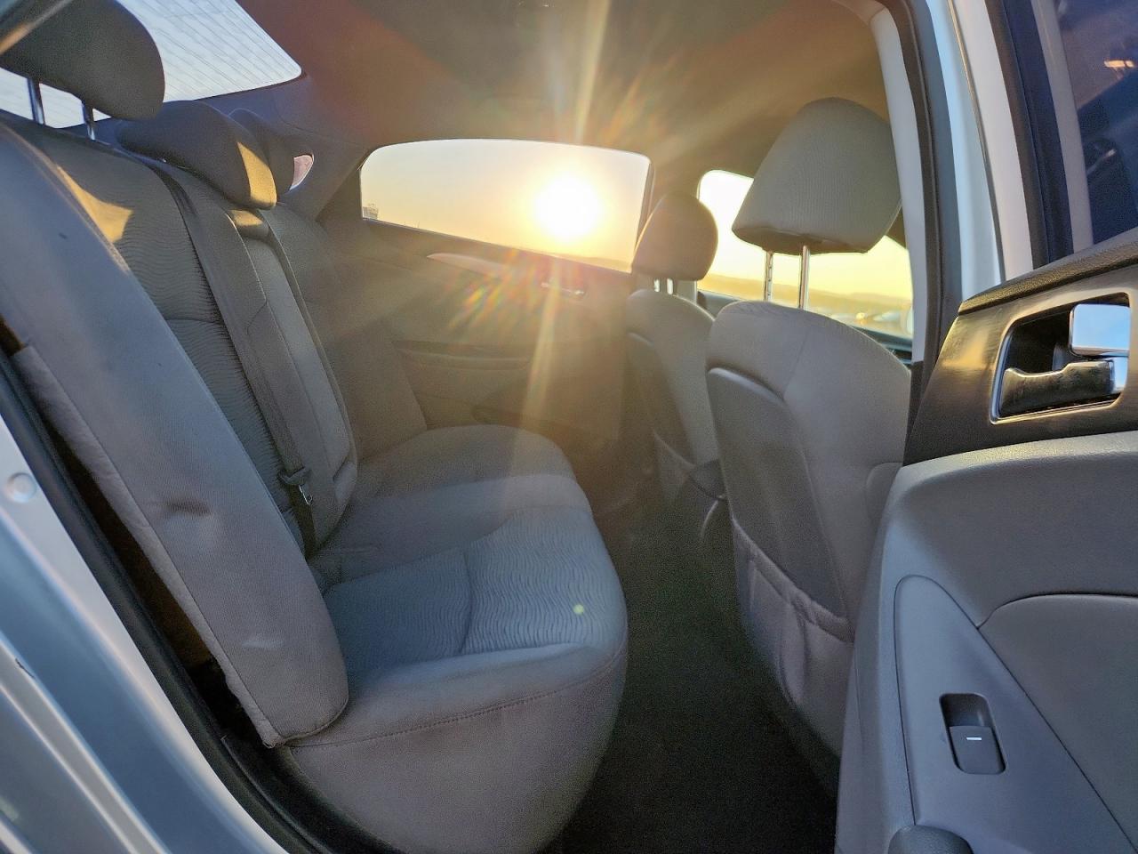 2015 Hyundai Sonata Hybrid VIN: KMHEC4A48FA137837 Lot: 81467165