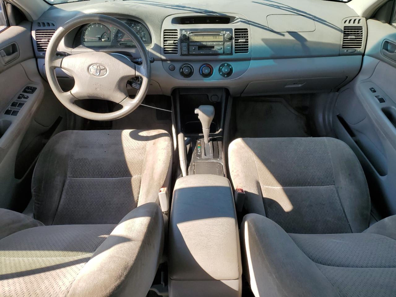 2003 Toyota Camry Le VIN: JTDBE32K030172320 Lot: 81696625