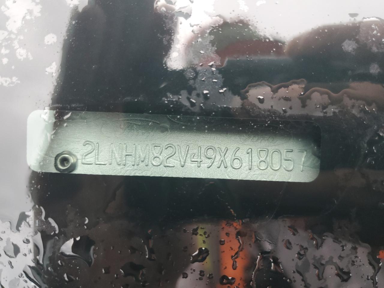 2009 Lincoln Town Car Signature Limited VIN: 2LNHM82V49X618057 Lot: 70892425