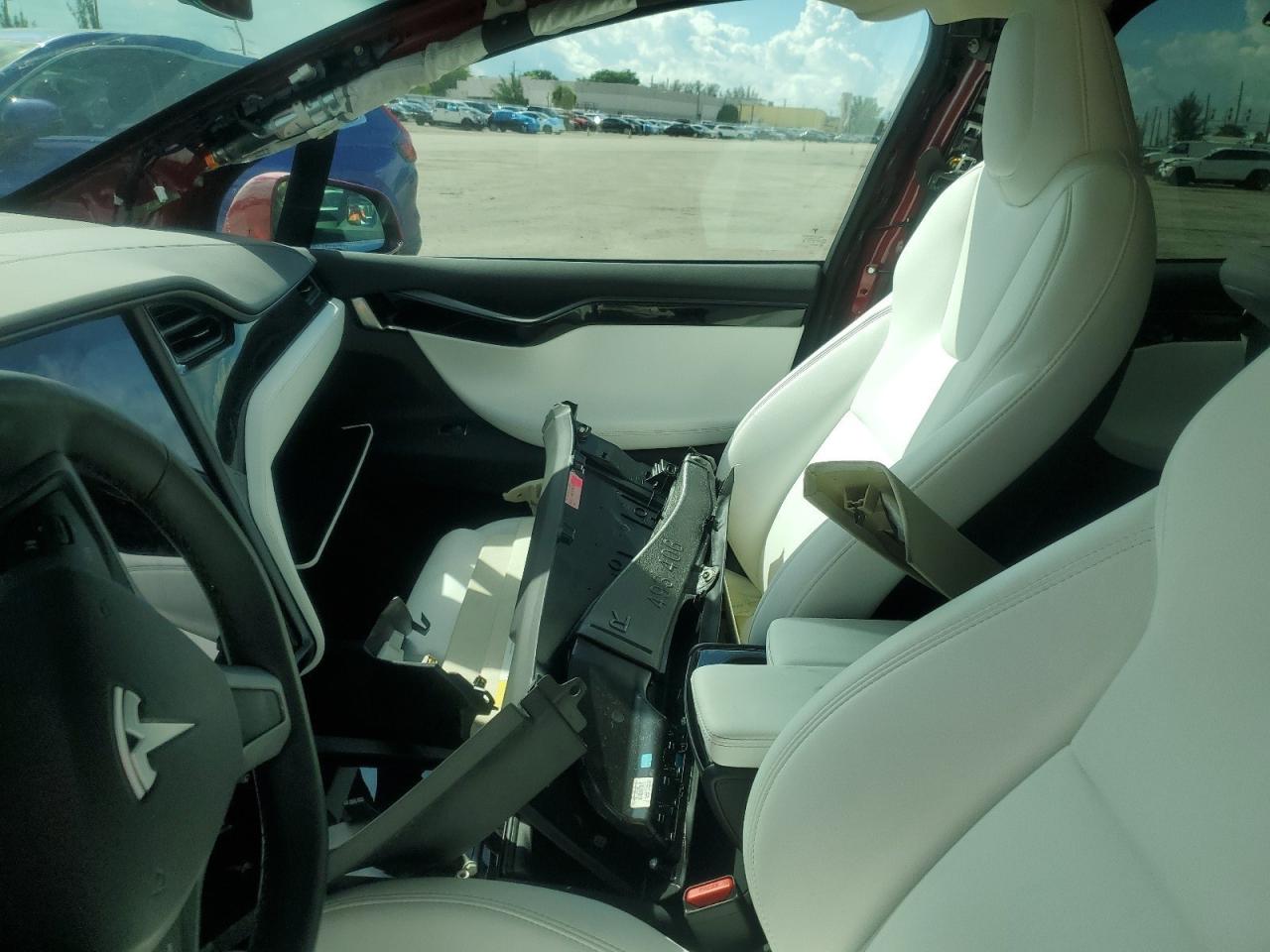 2020 Tesla Model X VIN: 5YJXCDE28LF303461 Lot: 81526835