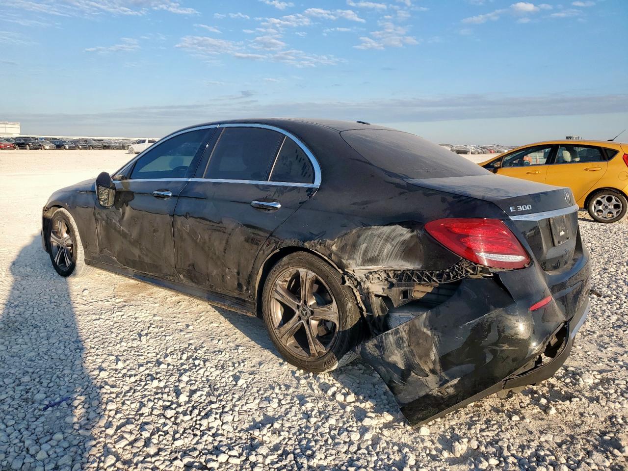 2019 Mercedes-Benz E 300 WDDZF4JB1KA524998 photo #3