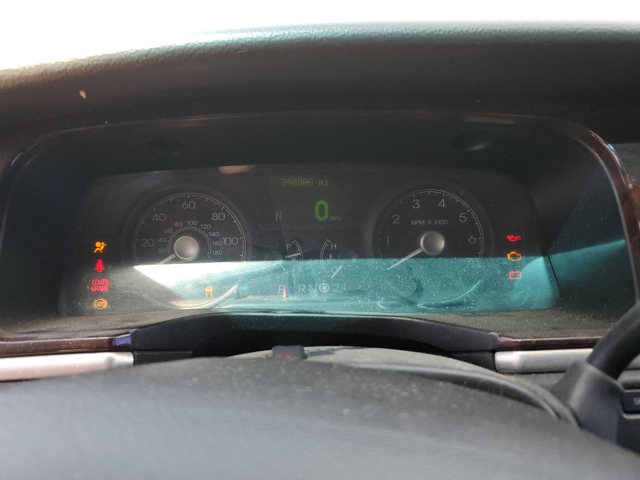 2011 Lincoln Town Car Executive L VIN: 2LNBL8EV0BX762344 Lot: 71662875