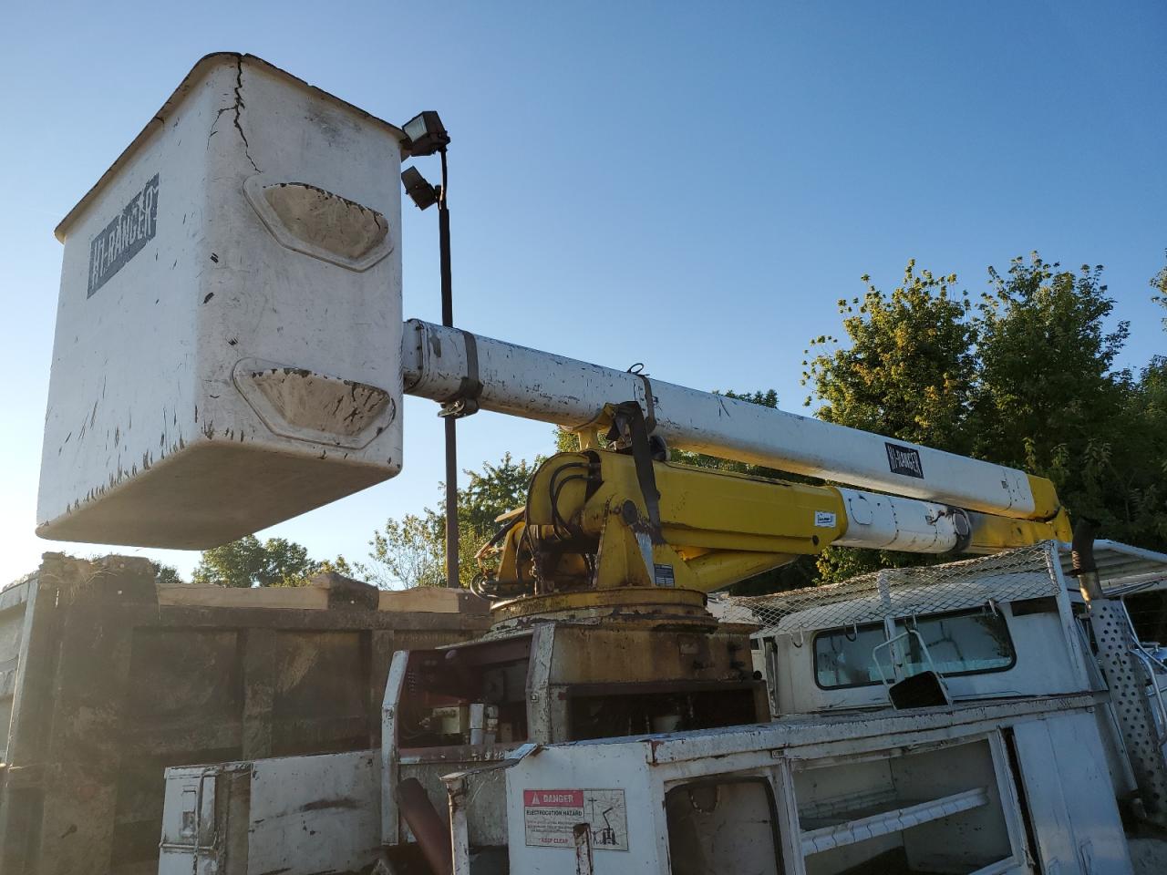 1993 International 4700 Bucket Truck VIN: 1HTSCPEP3PH528760 Lot: 71425715