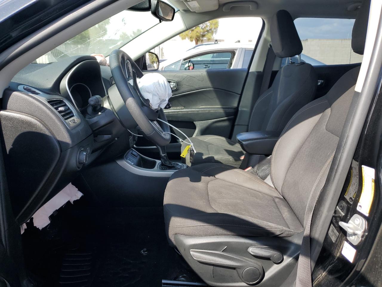 2019 Jeep Compass Sport VIN: 3C4NJCAB8KT727297 Lot: 92132485