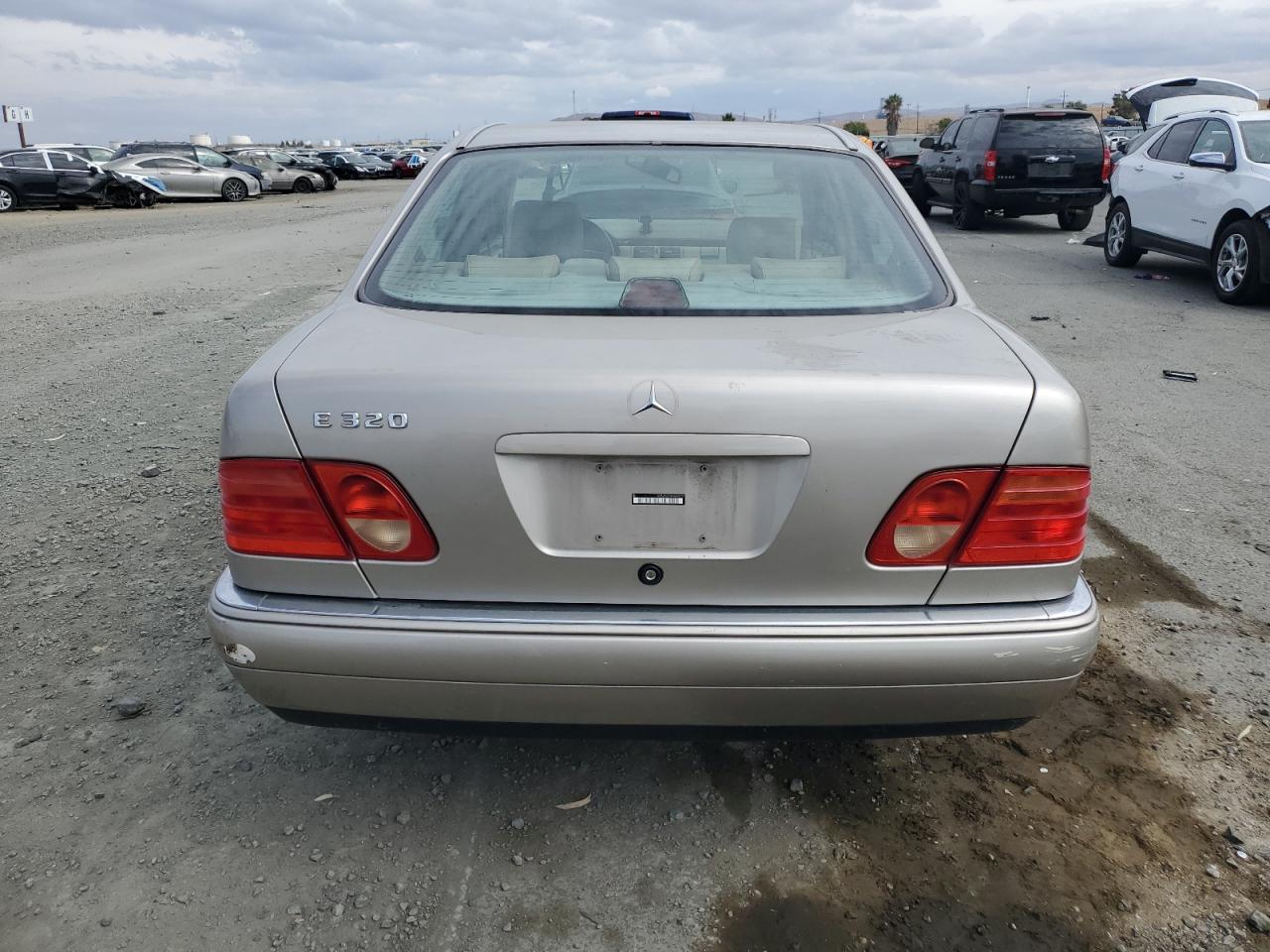 1998 Mercedes-Benz E 320 VIN: WDBJF65F9WA667010 Lot: 84706445