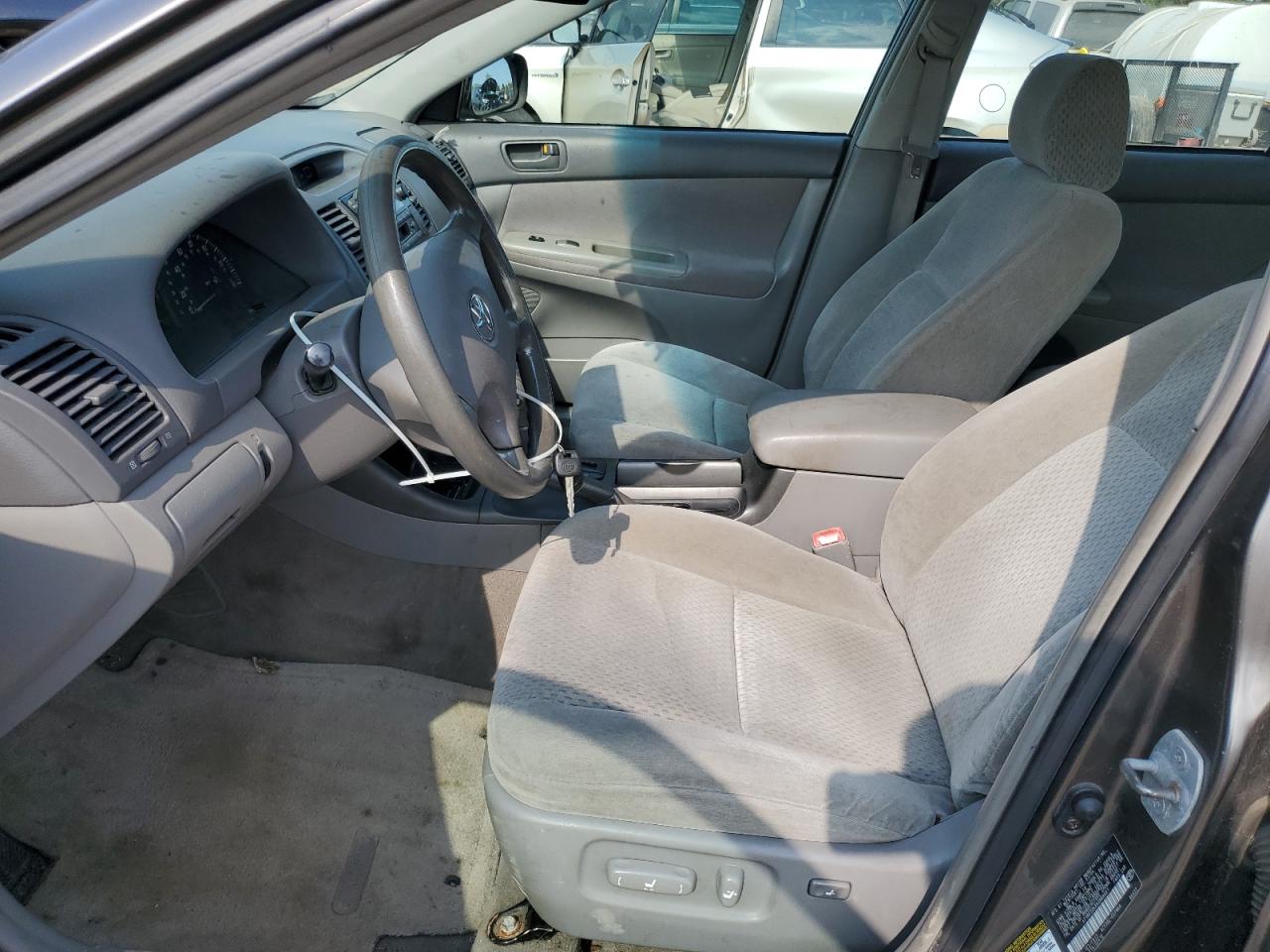 2004 Toyota Camry Le VIN: 4T1BE32KX4U889801 Lot: 80015985