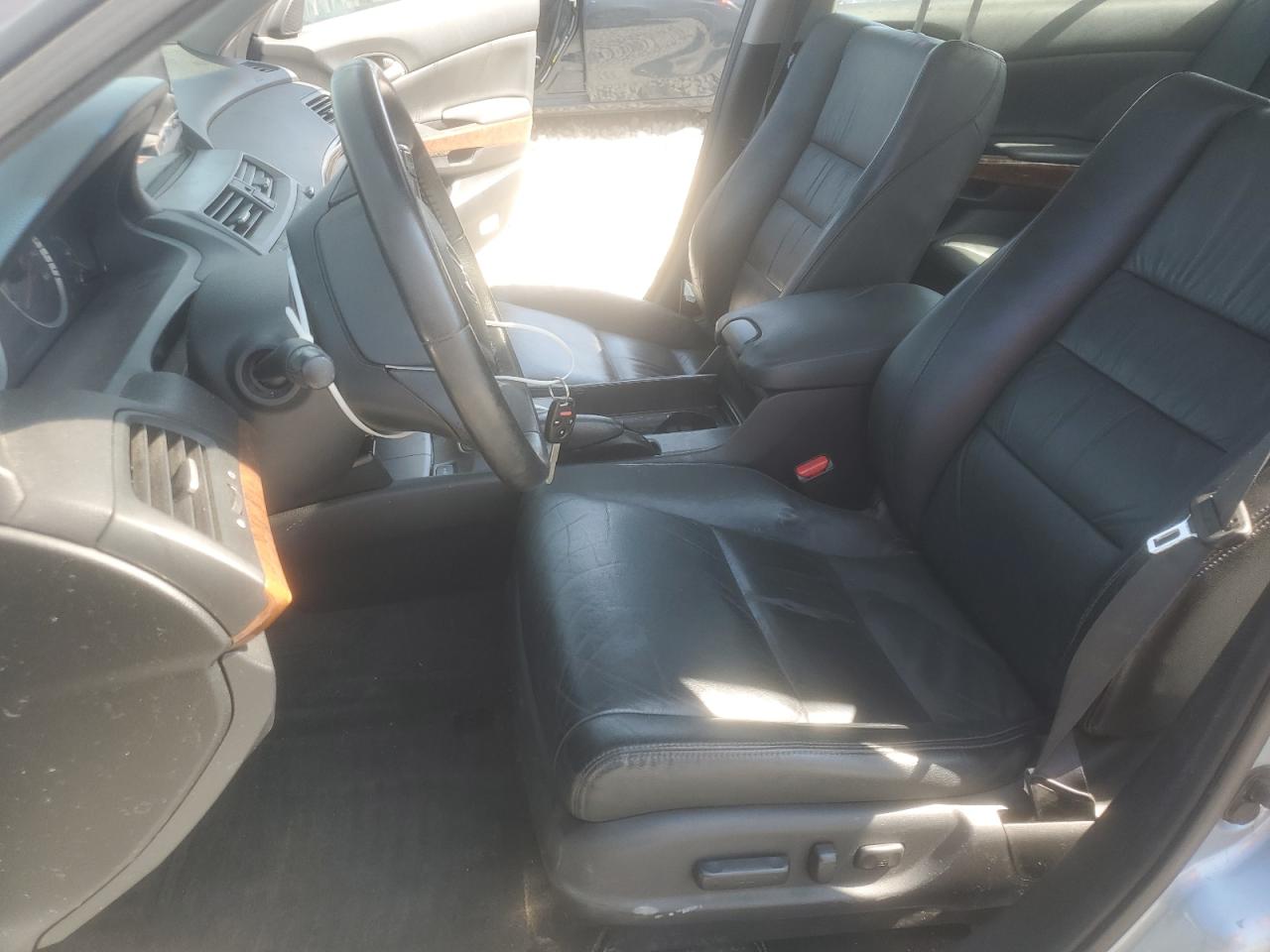 2011 Honda Accord Exl VIN: 1HGCP2F89BA068149 Lot: 81000345