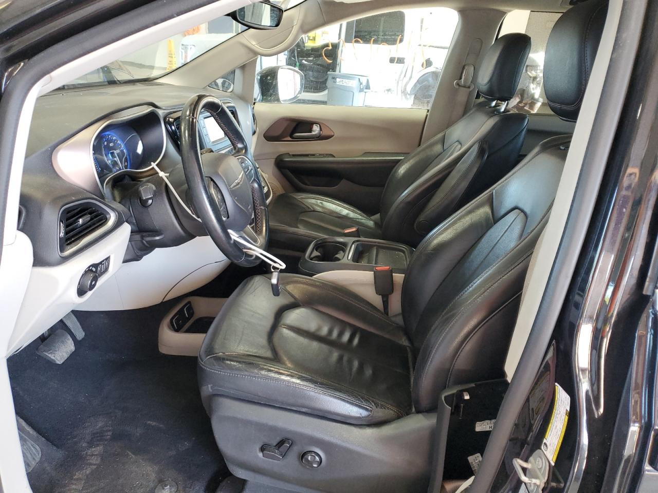 2017 Chrysler Pacifica Touring L VIN: 2C4RC1BG7HR621784 Lot: 81101355