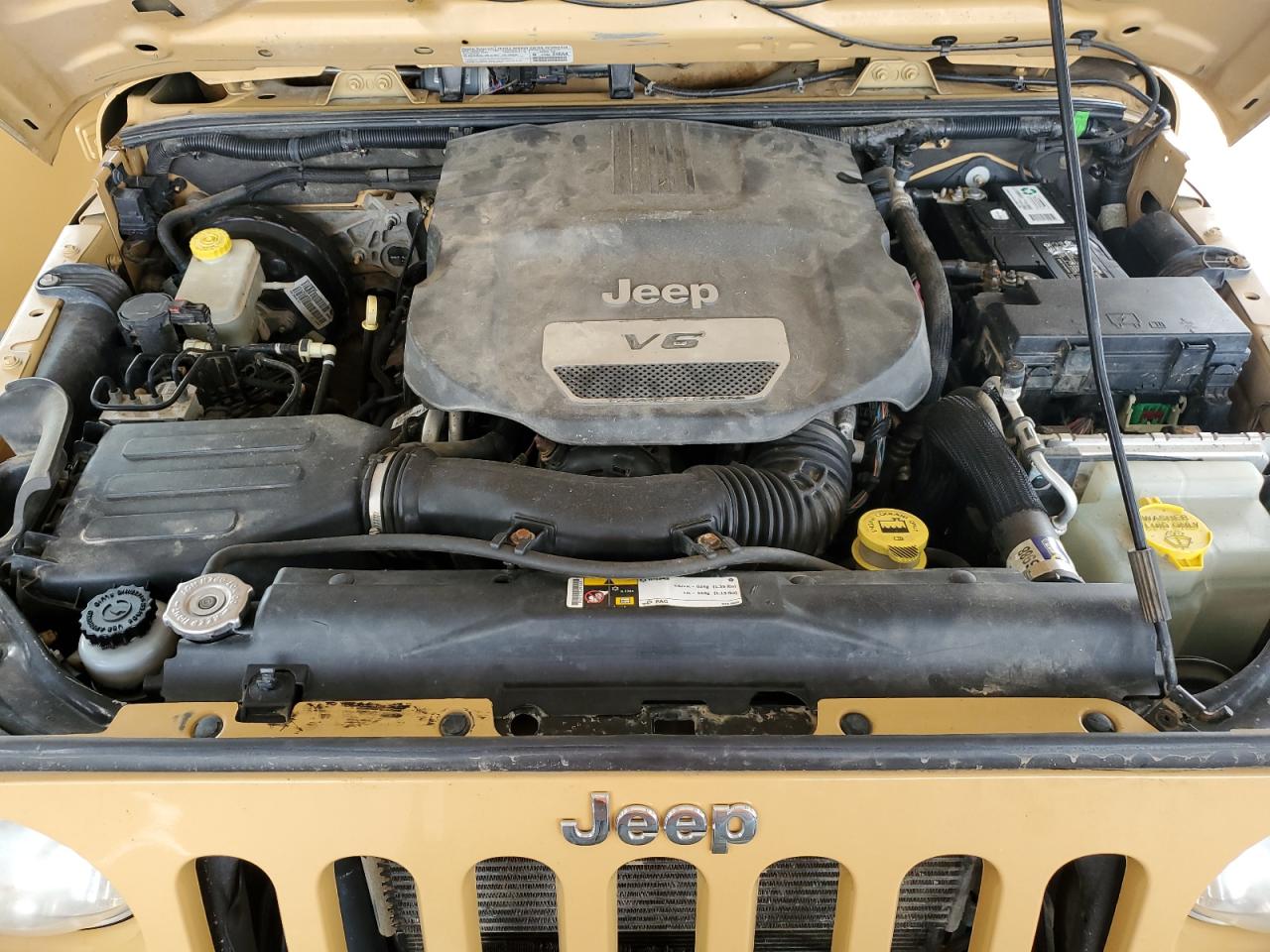 2014 Jeep Wrangler Unlimited Sport VIN: 1C4BJWKG2EL242751 Lot: 83969065