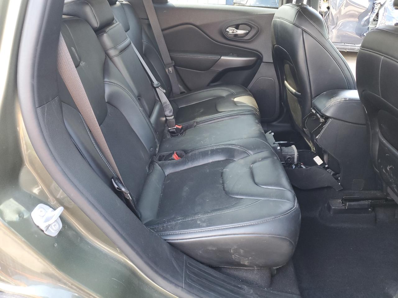 2019 Jeep Cherokee Latitude Plus VIN: 1C4PJMLX1KD271379 Lot: 72073975