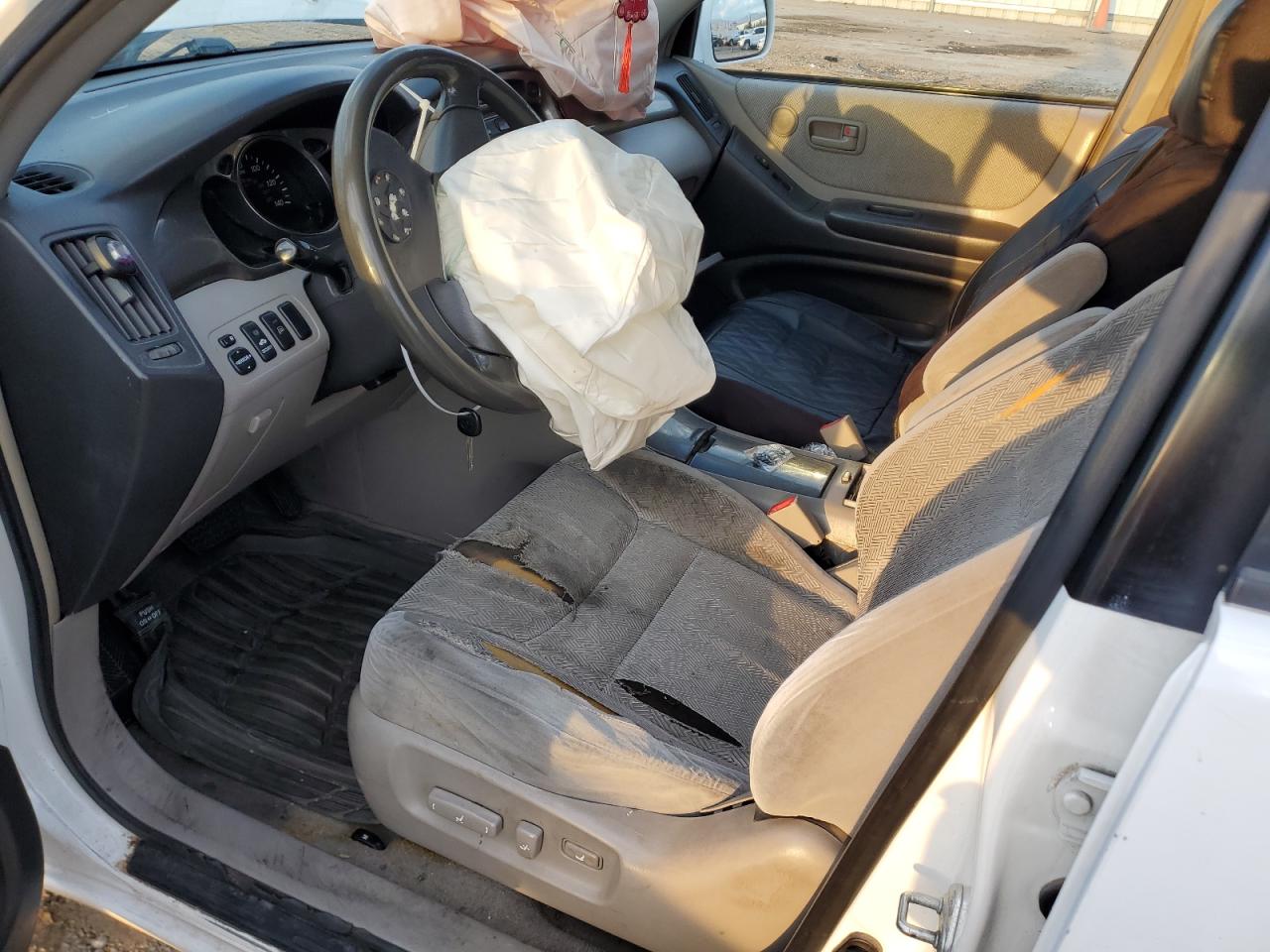 2002 Toyota Highlander Limited VIN: 058719 Lot: 84877425