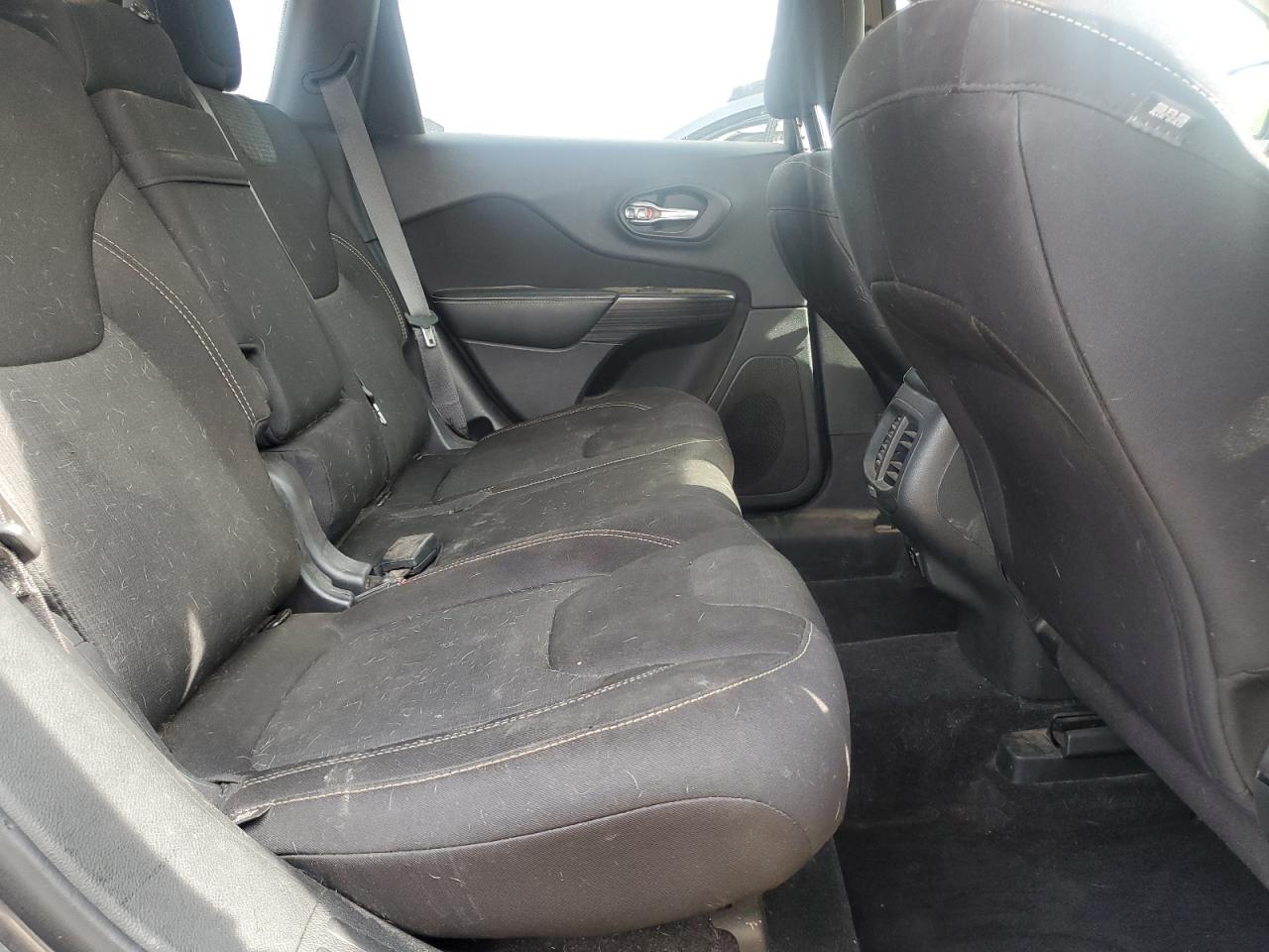 2015 Jeep Cherokee Latitude VIN: 1C4PJMCS2FW571592 Lot: 80284685