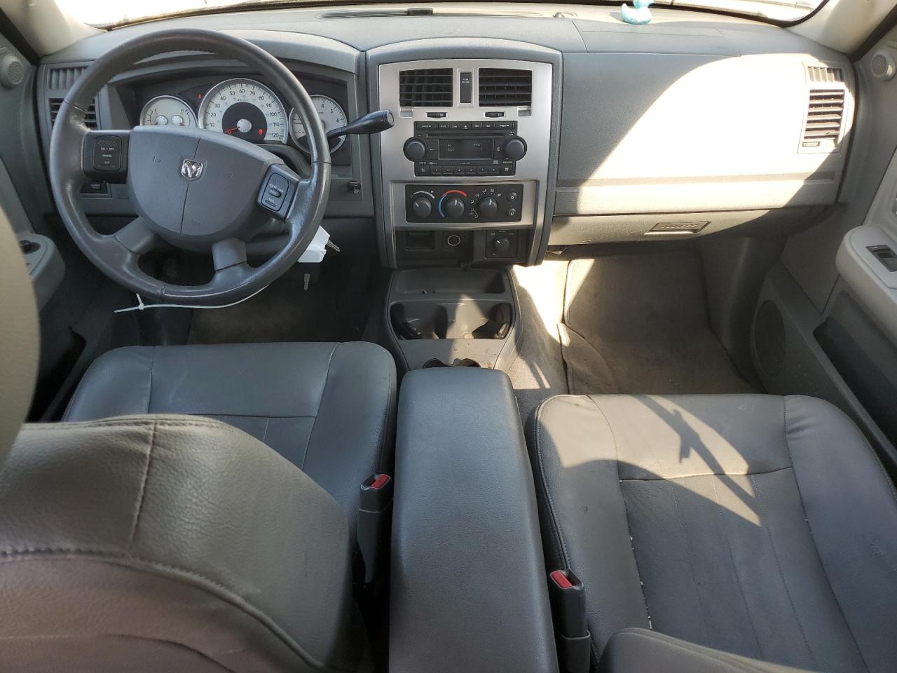 2005 Dodge Dakota Quad Laramie VIN: 1D7HW58N85S256886 Lot: 81697985