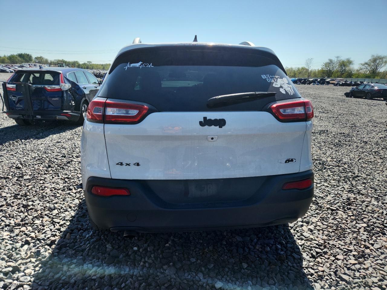 2015 Jeep Cherokee Latitude VIN: 1C4PJMCBXFW776352 Lot: 84031465