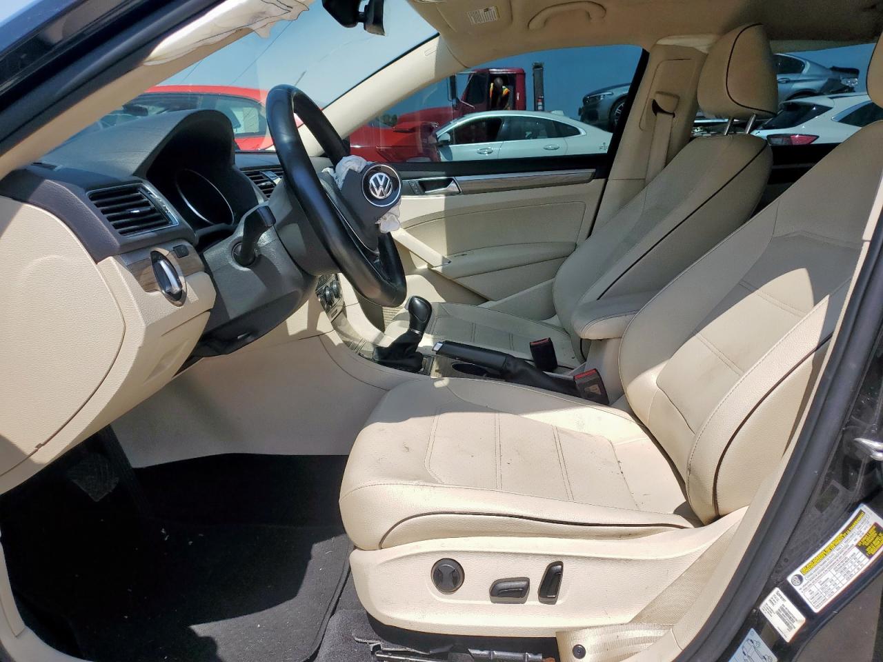 2018 Volkswagen Passat Se VIN: 1VWBA7A35JC043172 Lot: 72069805