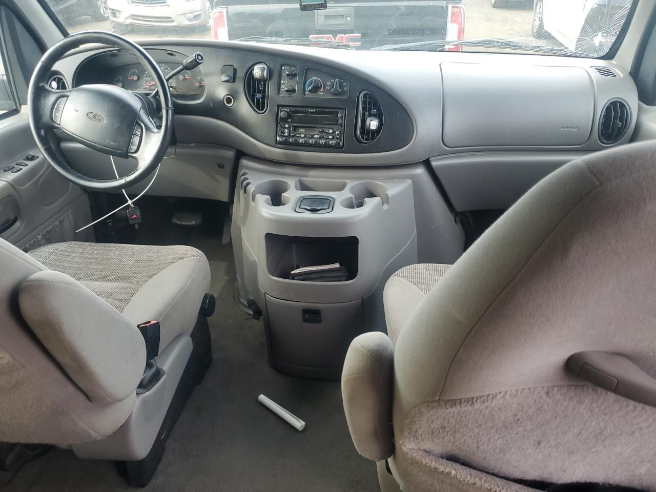 2000 Ford Econoline E150 Wagon VIN: 1FMRE11L3YHB60731 Lot: 84413255