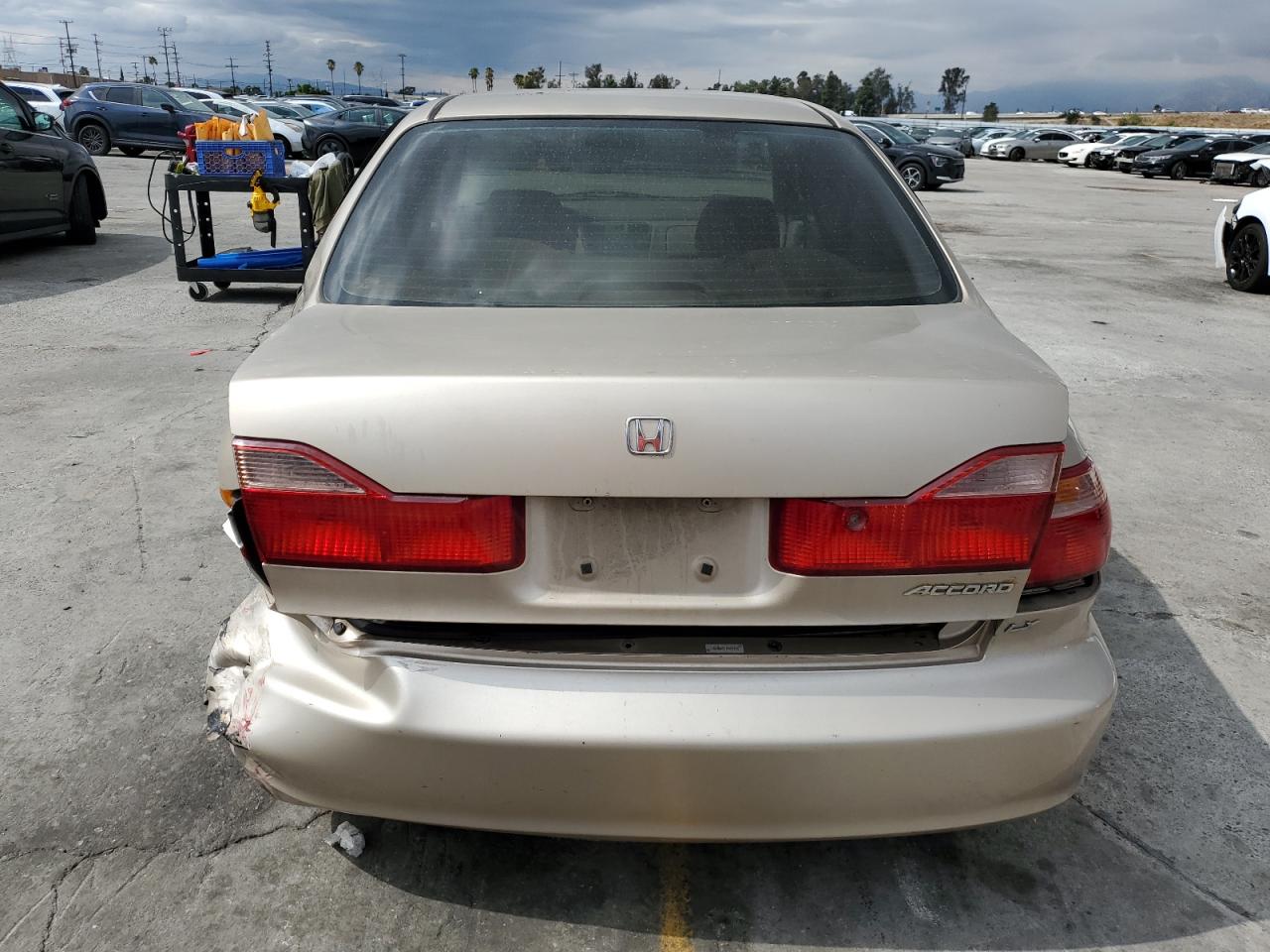 2000 Honda Accord Lx VIN: 1HGCG6658YA047198 Lot: 81601225