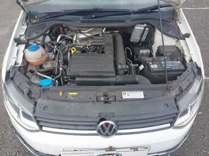 2015 VOLKSWAGEN POLO SE TSI 