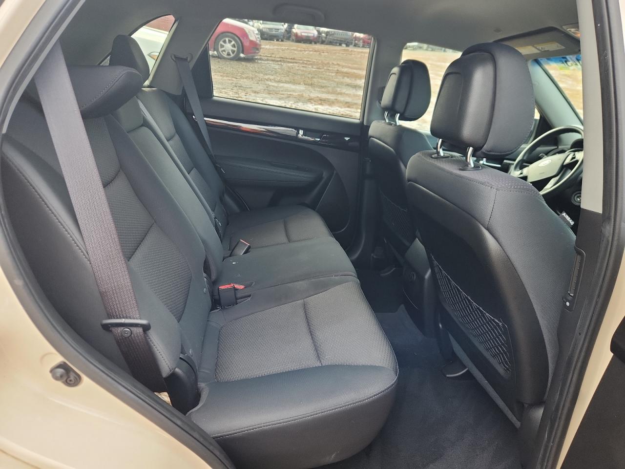 2011 Kia Sorento Base VIN: 5XYKT3A16BG090454 Lot: 82173145