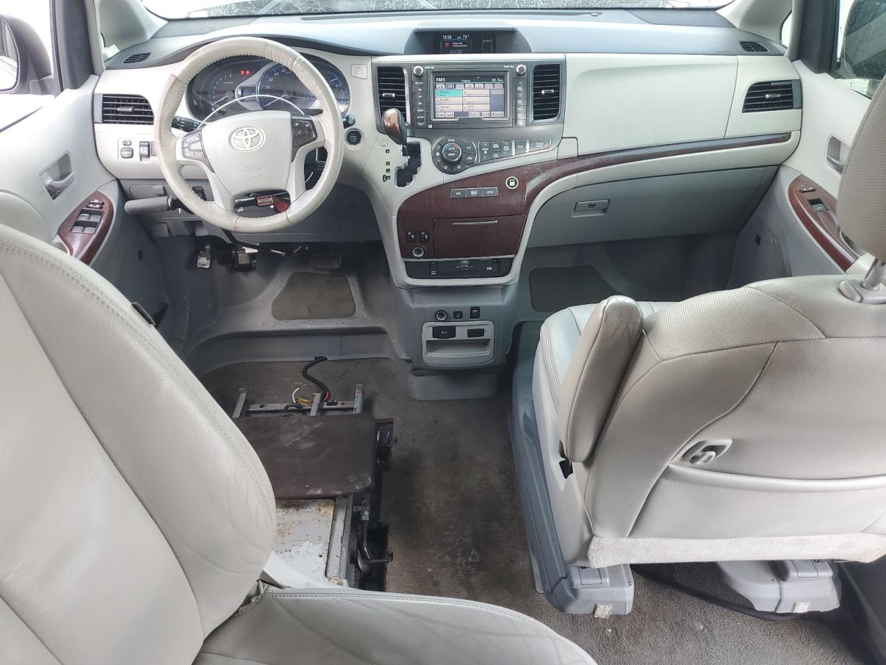 2012 Toyota Sienna Xle VIN: 5TDYK3DC6CS235796 Lot: 70565525