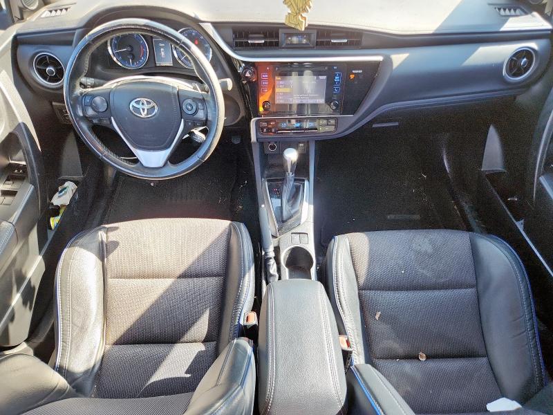 Седаны TOYOTA COROLLA 2017 Серебристый
