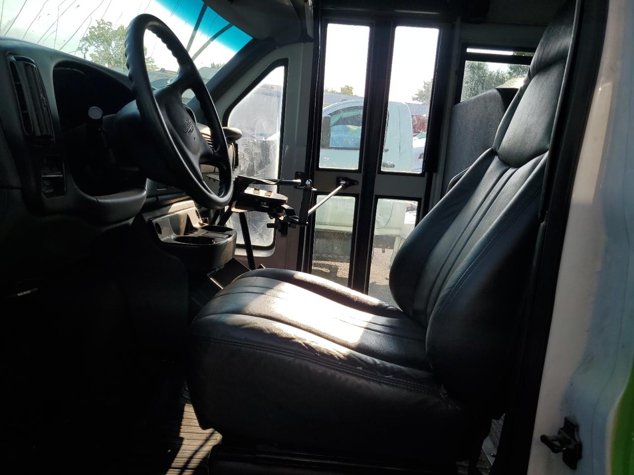 2002 GMC Savana Cutaway G3500 VIN: 1GDHG31R621235671 Lot: 70904765