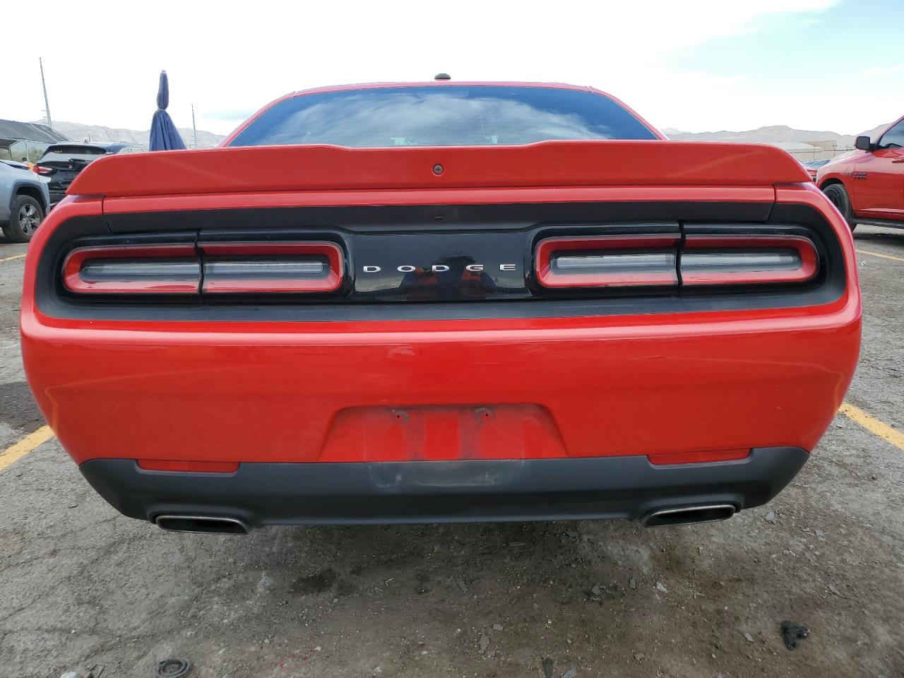 2018 Dodge Challenger Sxt VIN: 2C3CDZAG8JH132345 Lot: 71226485